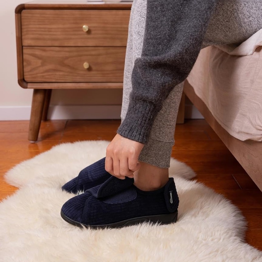 HOMETOP Corduroy Slipper Adjust Hook Loop Memory Foam Diabetic Swollen Feet NWT